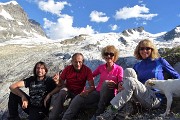 06 Appollaitai sopra il rifugio a precipizio sul fronte del ghiacciaio